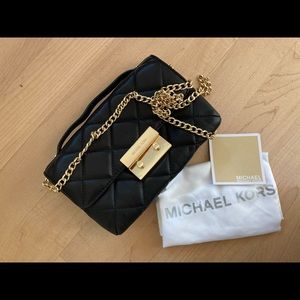 New with tag Michael Kors leather bag w/shoulder